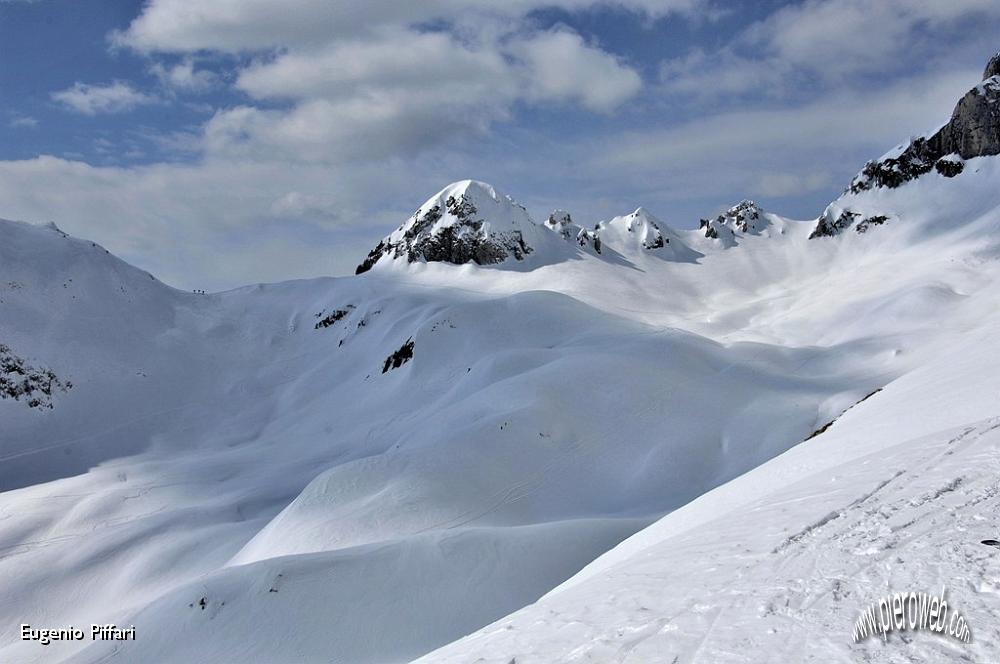 35 Panoramica sul Passo di Pozzera.JPG